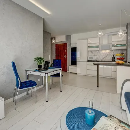 Silver 4 Apartment *